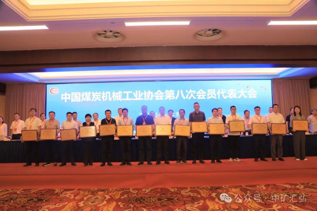 三个黑人玩一个女4P文