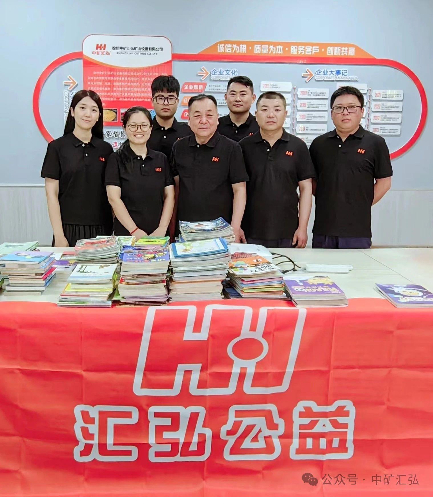 三个黑人玩一个女4P文