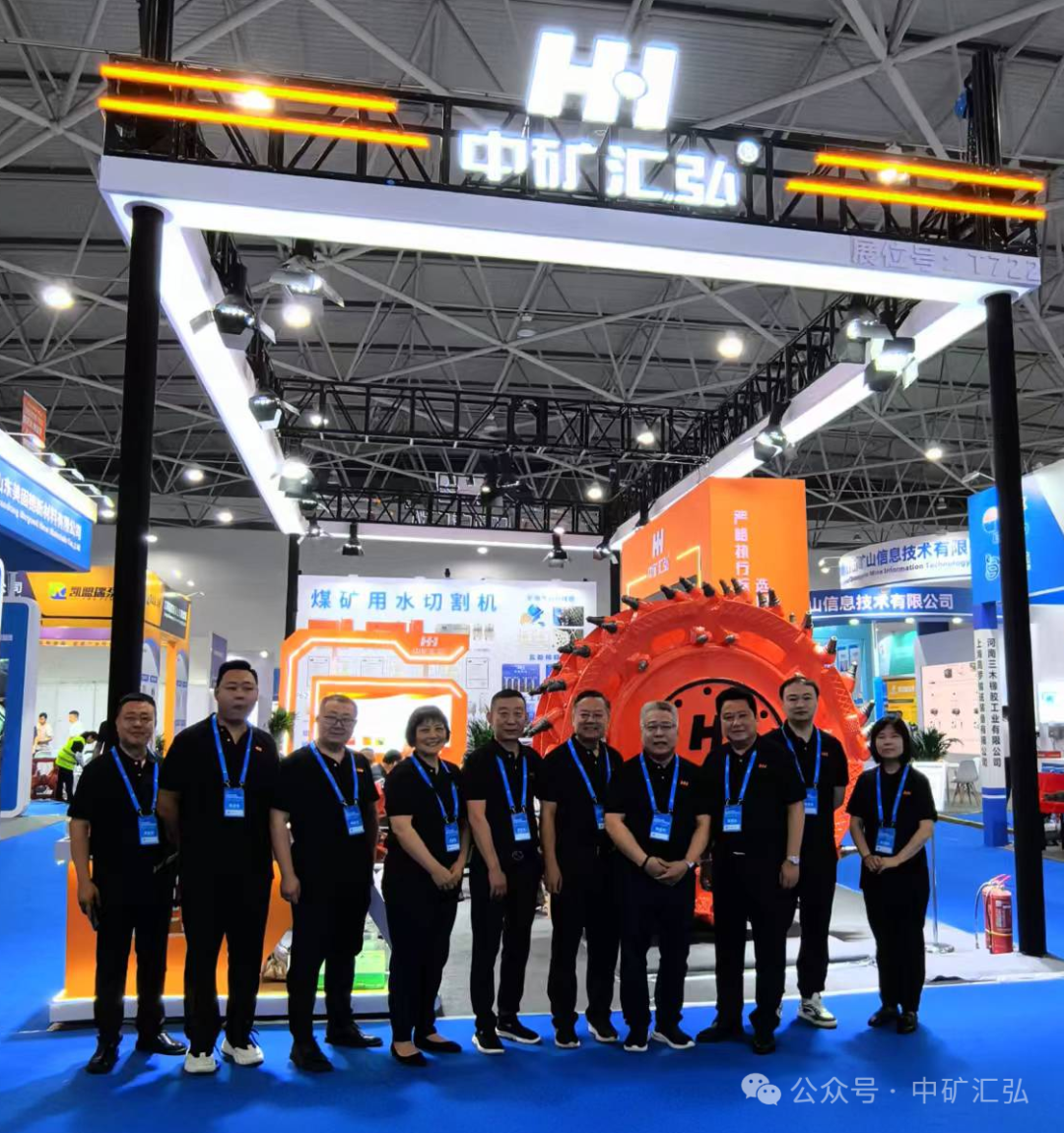 三个黑人玩一个女4P文